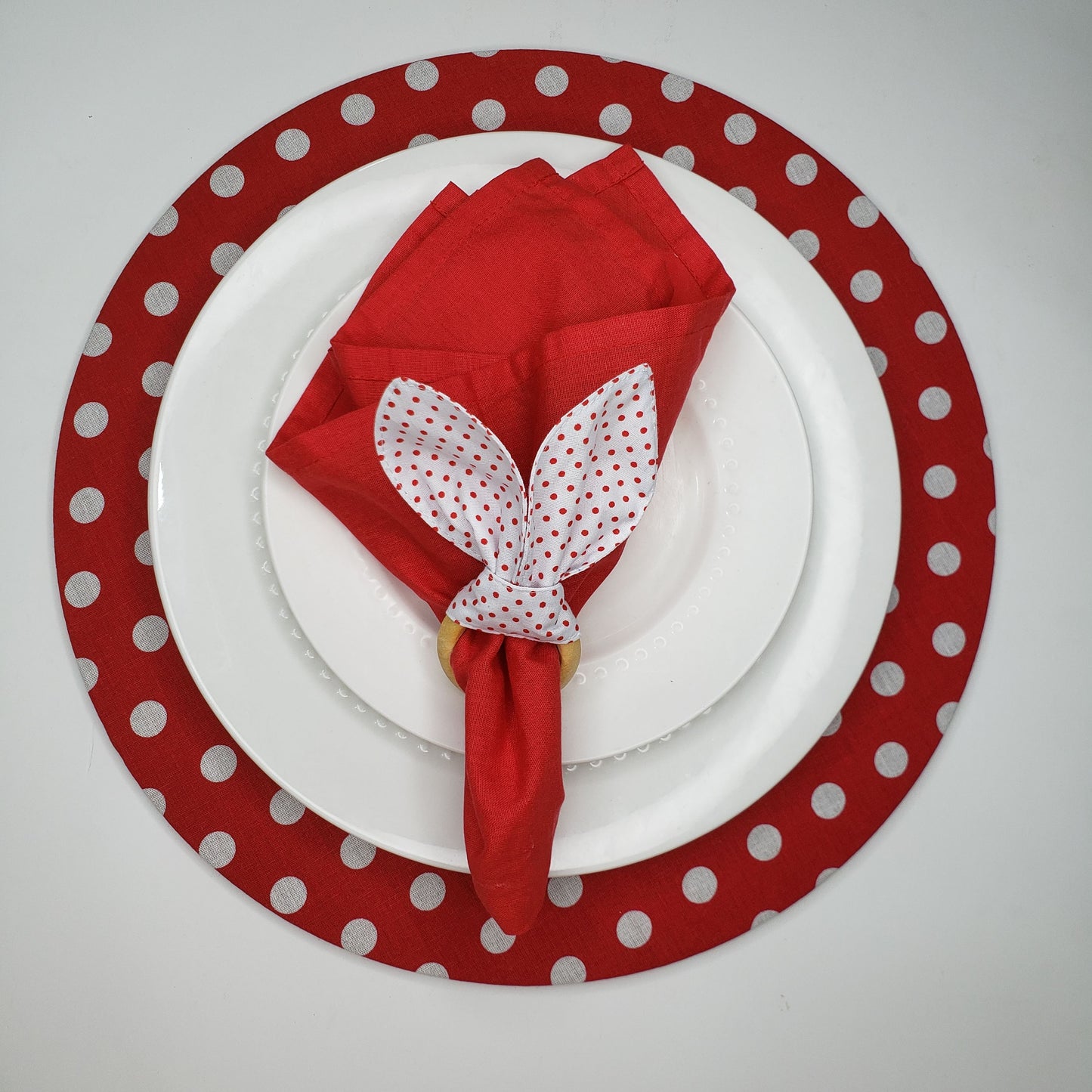 Set of 4 Round Placemats Covers 14 Dia inch Dot Polka Red White