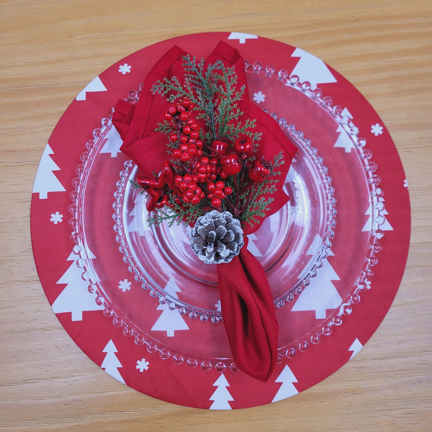 Set of 4 Round Placemats Covers Christmas Tree Cloth 14" Dia - Synthetic - Red