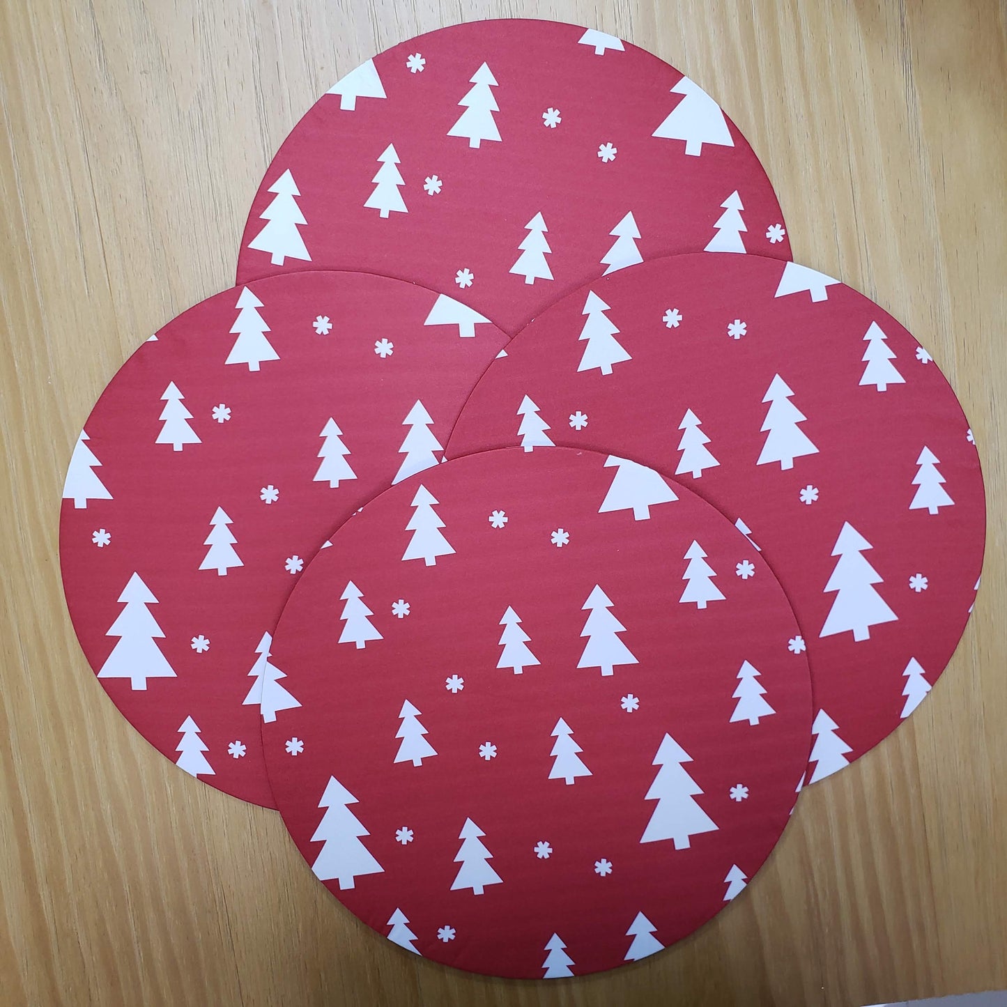 Set of 4 Round Placemats Covers Christmas Tree Cloth 14" Dia - Synthetic - Red