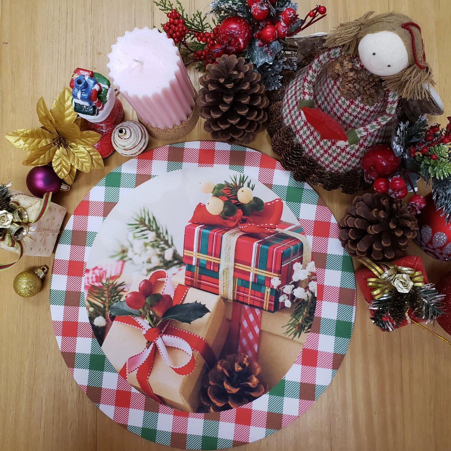 Set of 4 Round Placemats Covers Gift Box Cloth 14" Dia  | Red