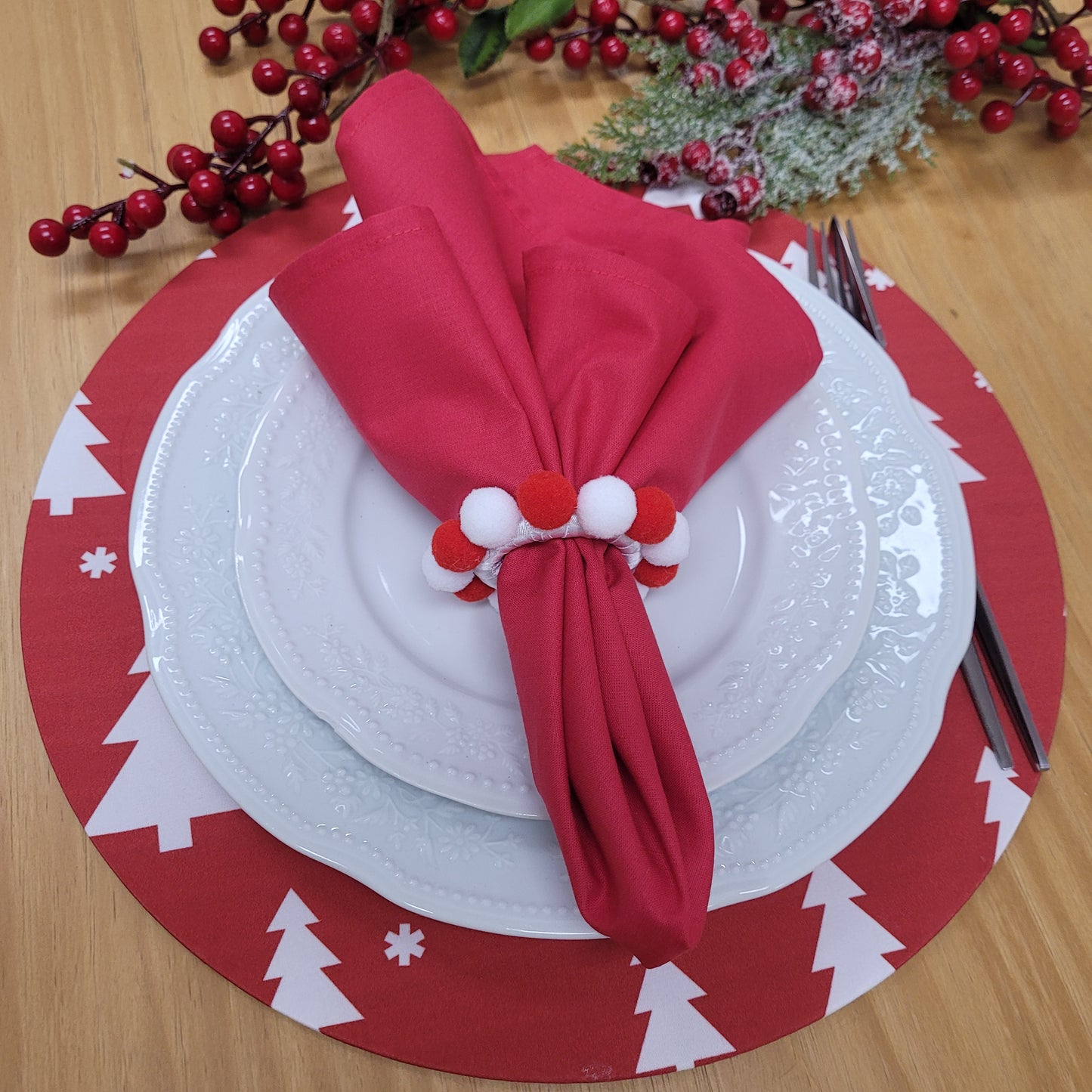 Set of 4 Round Placemats Covers Christmas Tree Cloth 14" Dia - Synthetic - Red