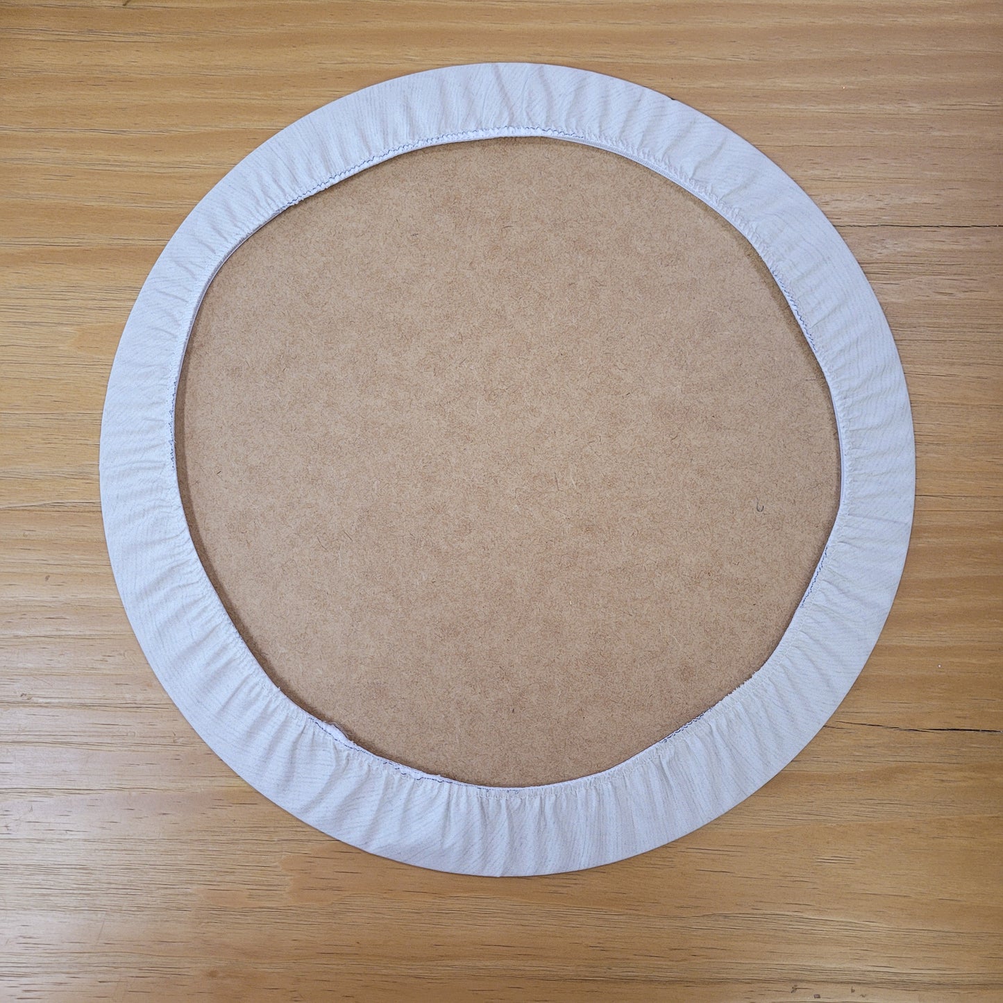 Set of 4 Round Placemats Covers Christmas Wreath Cloth 14" Dia  | Beige