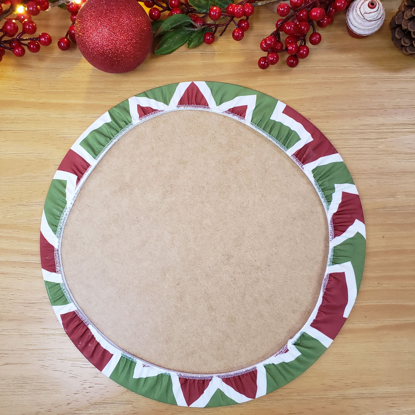 Set of 4 Round Placemats Covers Christmas Chevron Green Red Cloth 14" Dia  | Red