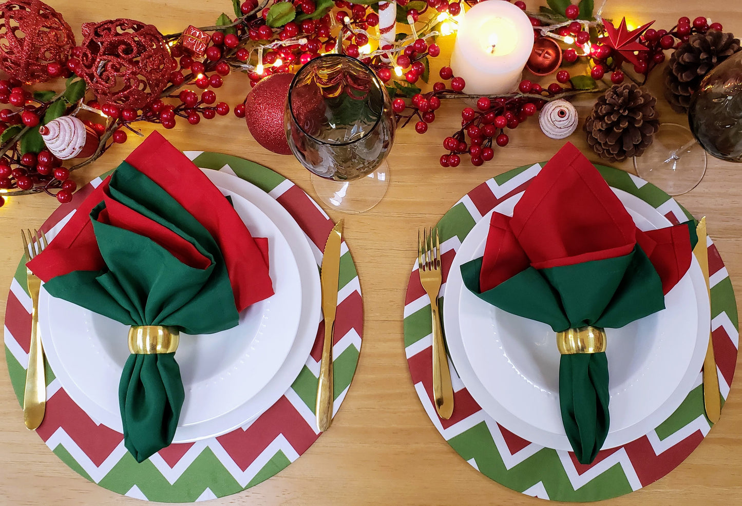 Set of 4 Round Placemats Covers Christmas Chevron Green Red Cloth 14" Dia  | Red