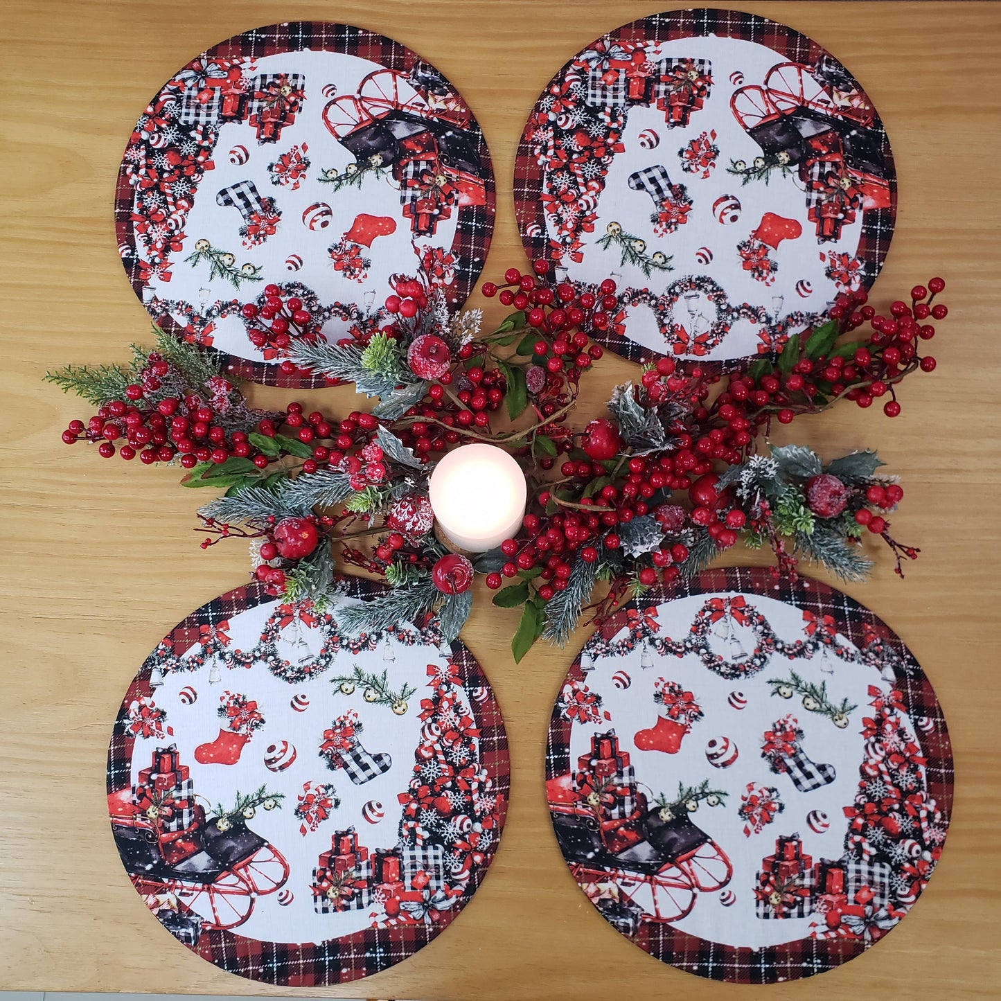 Set of 4 Round Placemats Covers  Gift Baskets Christmas Cloth 14" Dia - Red