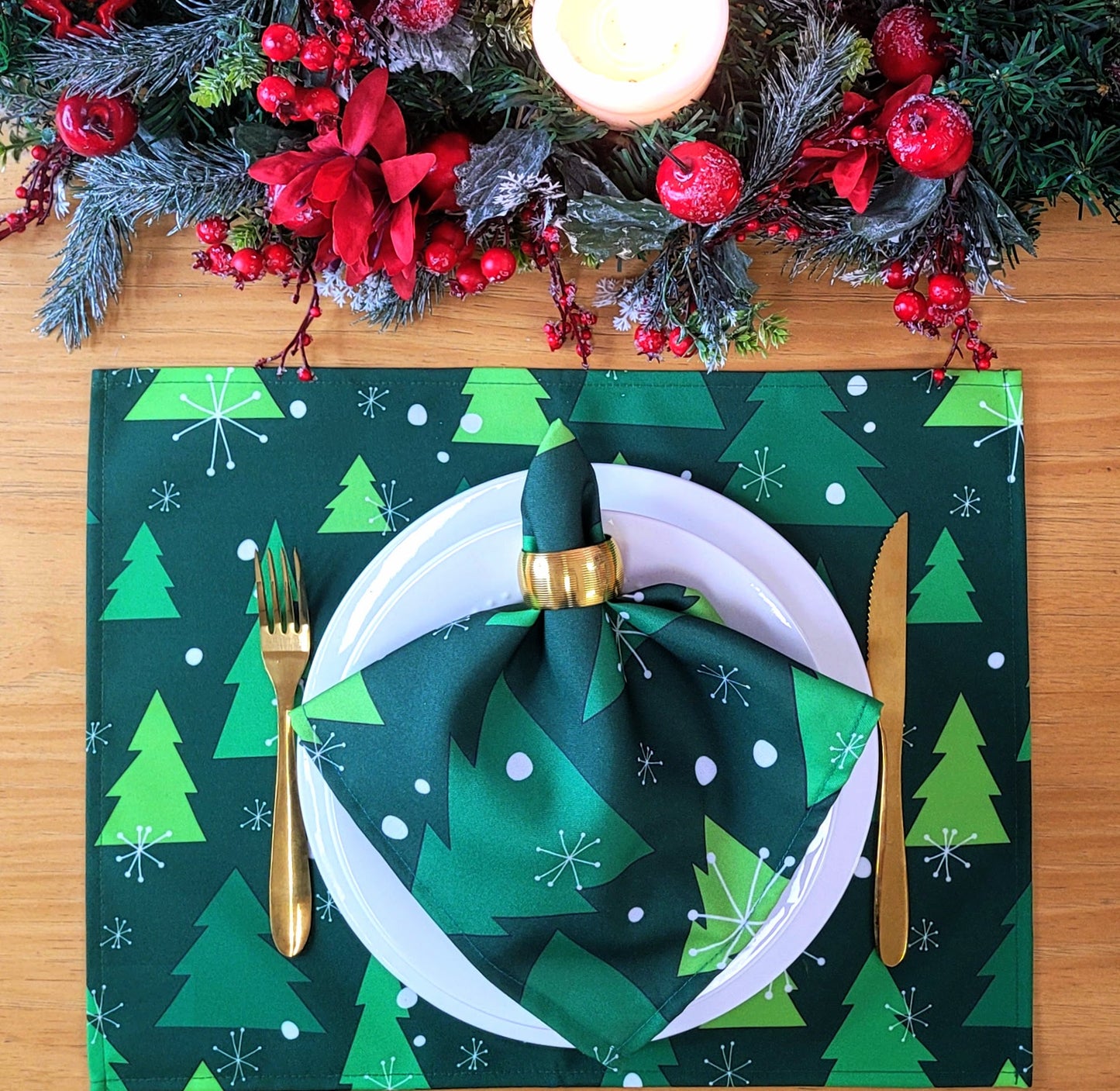 Set of 4 Placemats Christmas Tree Cloth Waterproof 17" by 13"  - Green