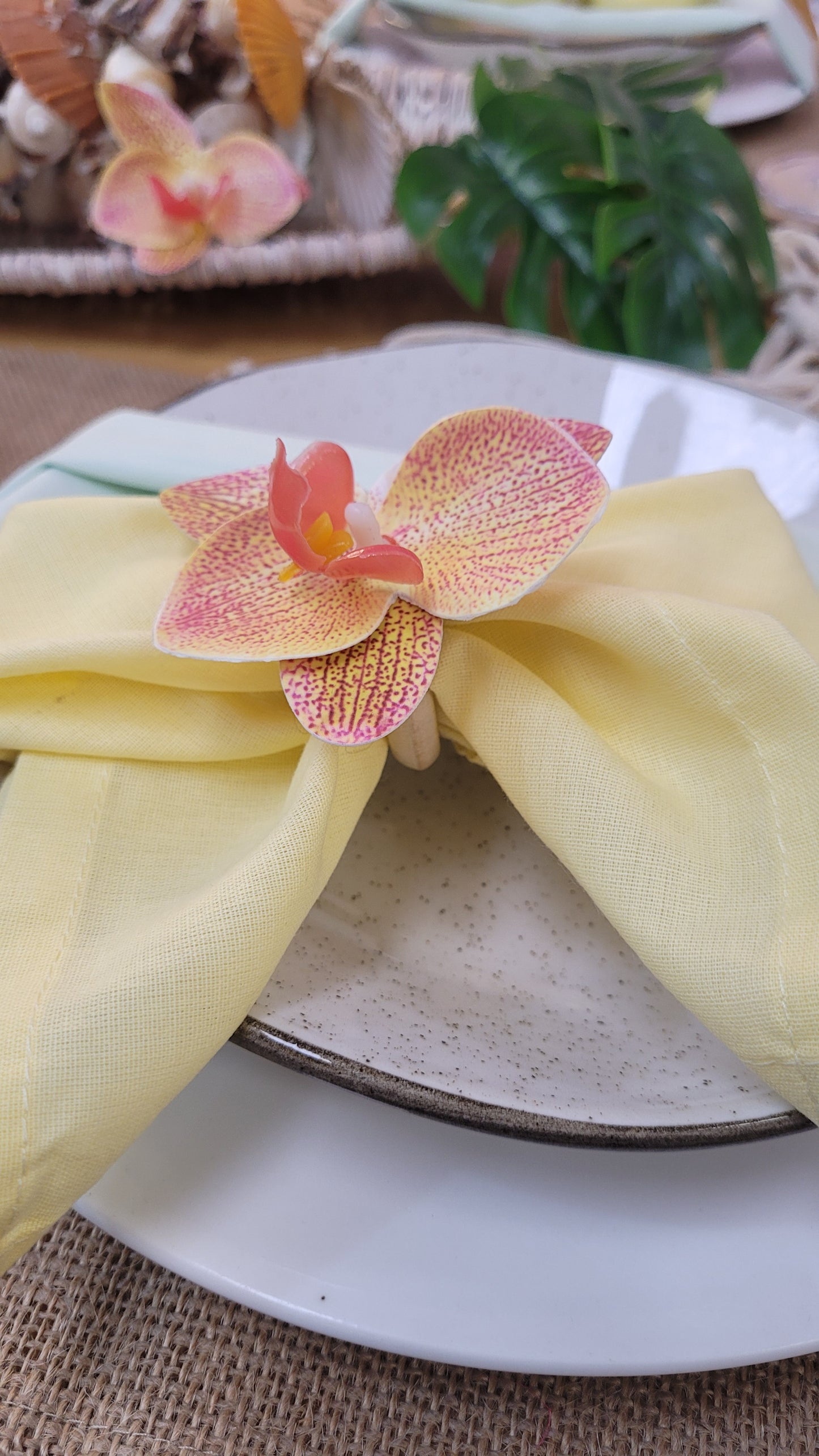 Charlo's Set of 4 Yellow 100% Cotton Solid Cloth Napkins 15" by 15" Washable Reusable