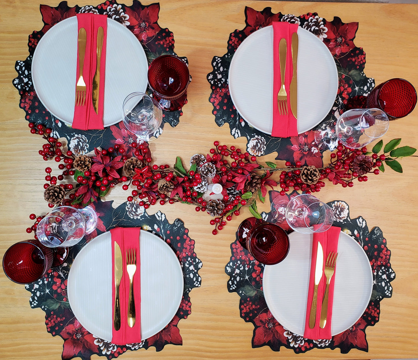 Maison Charlô - Set of 4 Waterproof Garland Placemats Christmas - Black