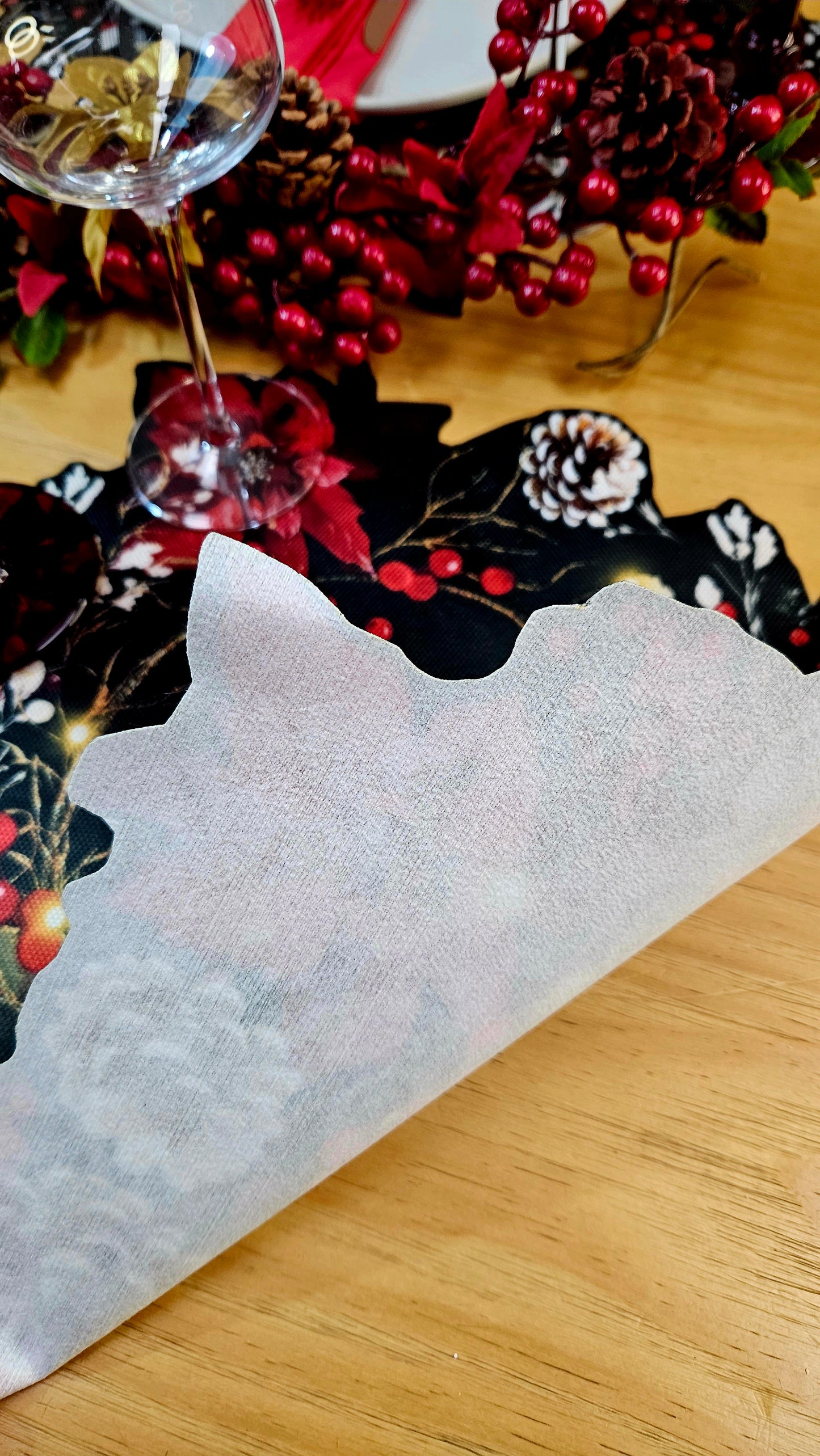 Maison Charlô - Set of 4 Waterproof Garland Placemats Christmas - Black