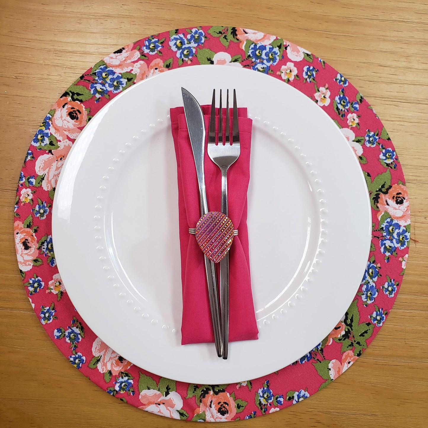 Charlo's Set of 4 Round Placemats Covers 14 Dia inch Litle Pink Flower Charlo