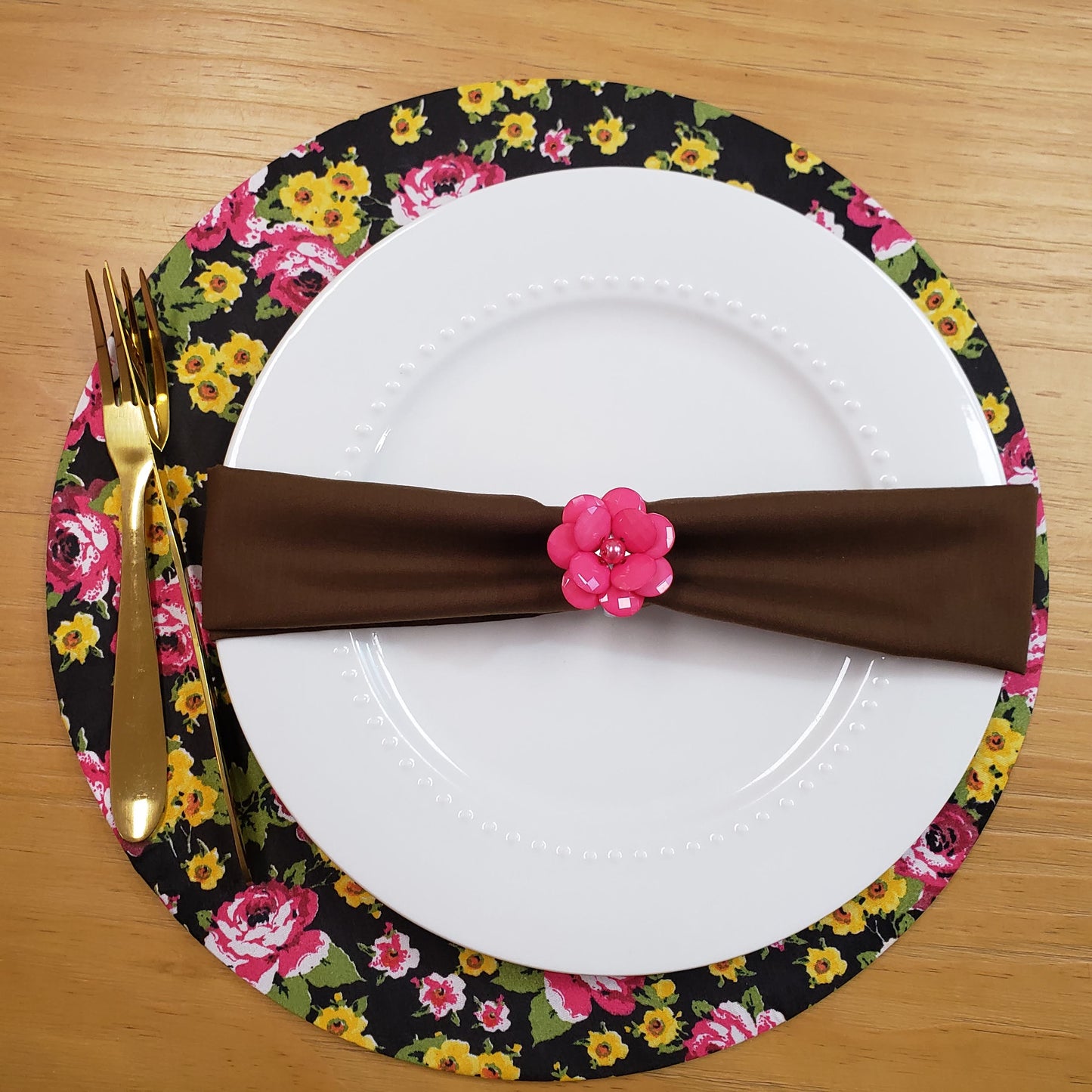 Set of 4 Round Placemats Covers 14 Dia inch Litle Black Flower Charlo