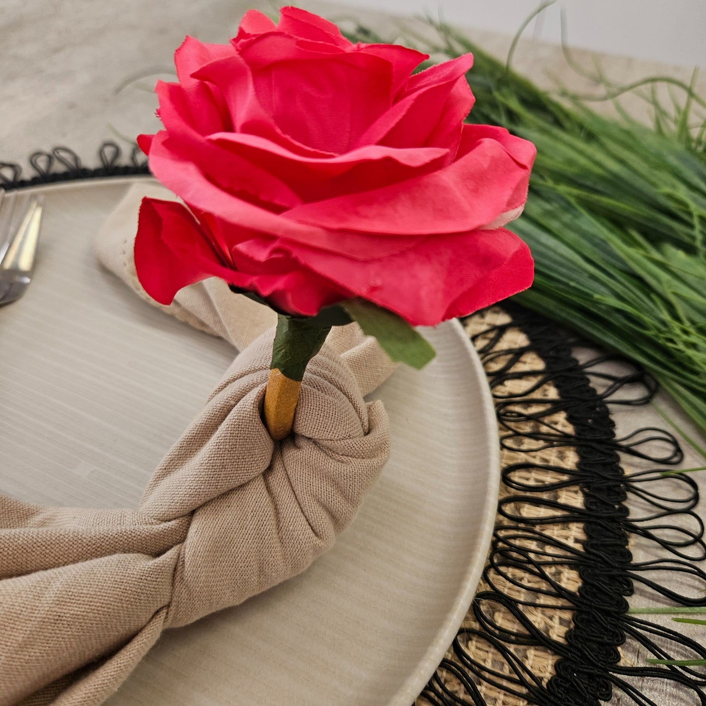 Charlo's Set of 4 Pink Colombiana Rose Flower Rosebud Napkin Rings for birthday, wedding, mother's day, thanksgiving, events