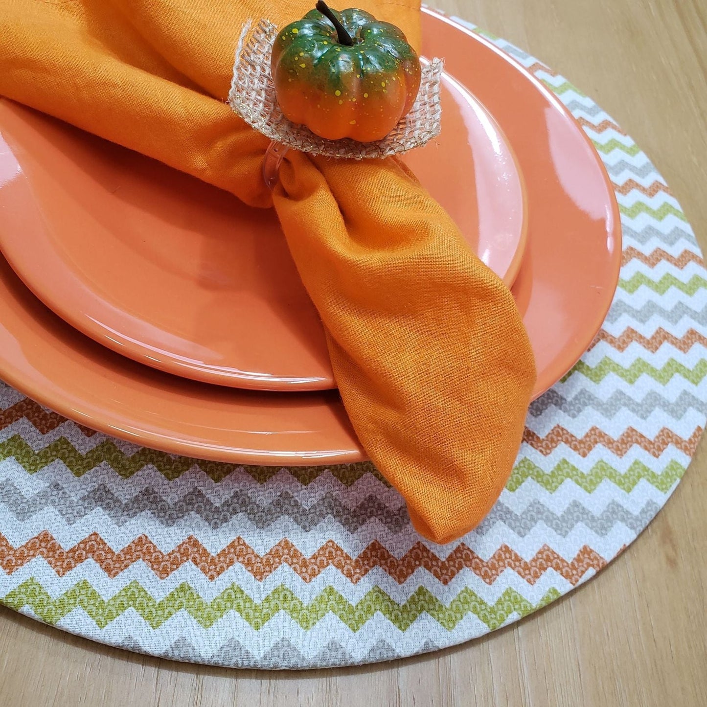 Charlo's Set of 4 Round Placemats Covers Paint ZigZag 14 Dia inch