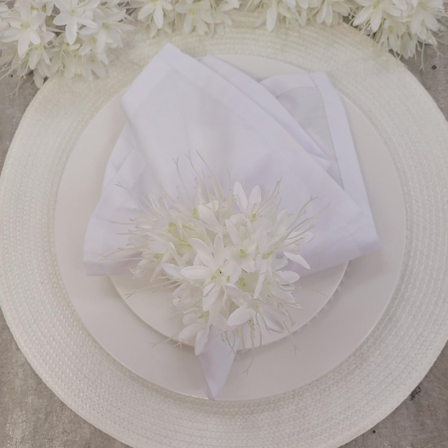 Set of 4 White Mini Lilies Flower Napkin Rings for party, wedding, birthday, celebration