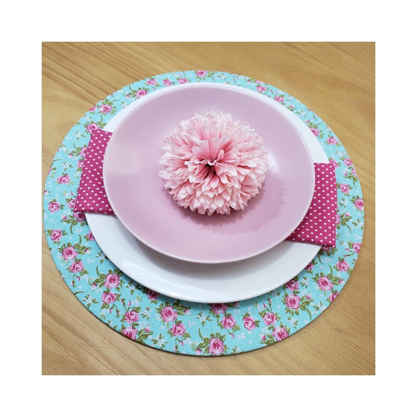 Charlo's Set of 4 Round Placemats Covers 14 Dia inch Floral Romance